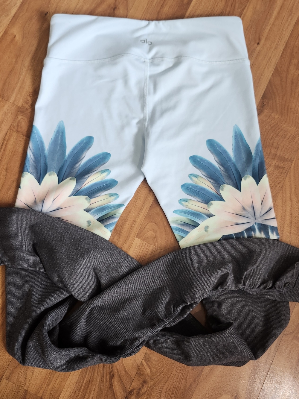 ALO Yoga GODDESS Leggings Blue & Gray Palm MSRP $102 Size Medium